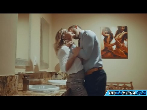 ❤️ Kui rinnakas blondiin võrgutab sind avalikus tualettruumis ❤ Anaal porno at et.hdpornpics.ru ☑